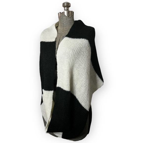 Michael Michael Kors Black & White Color Block Knit Cowl, Infinity Scarf - Picture 4 of 10